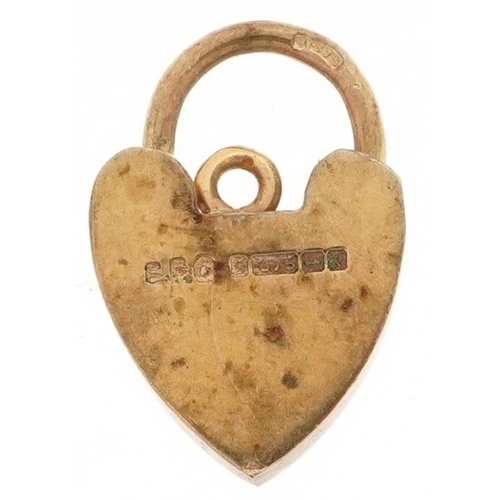 177 - A 9ct gold love heart padlock clasp, 1.7cm high, 2.1g.