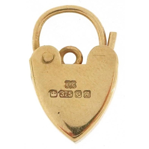 374 - A 9ct gold love heart padlock clasp, 2cm high, 1.8g.