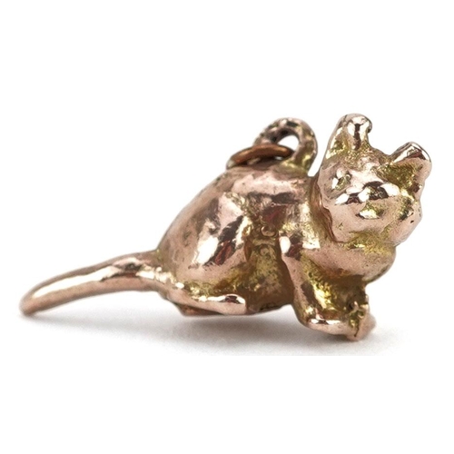 400 - A 9ct gold charm in the form of a cat, 2.3cm in length, 4.3g.