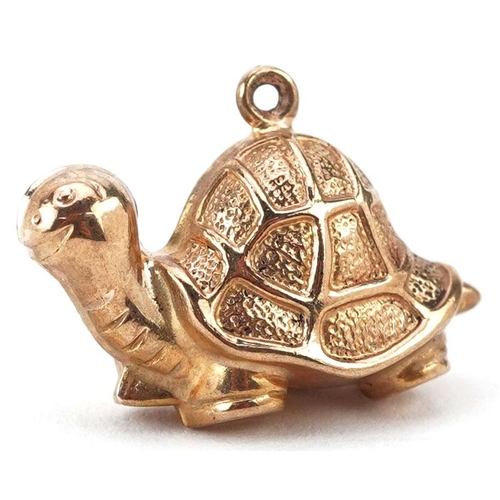 181 - A 9ct gold charm in the form of a tortoise, 2.2cm in length, 1.4g.