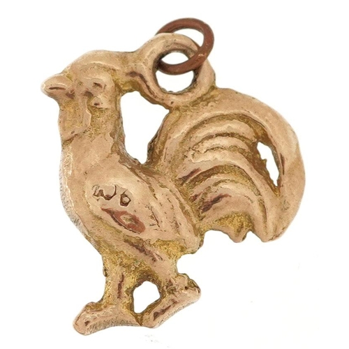 436 - A 9ct gold charm in the form of a rooster, 1.7cm high, 3.0g.