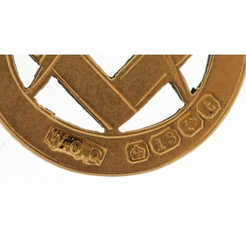 337 - An 18ct gold masonic charm, 2cm high, 2.9g.