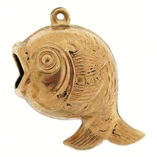 424 - A 9ct gold charm in the form of a fish, 2.5cm high, 1.8g.