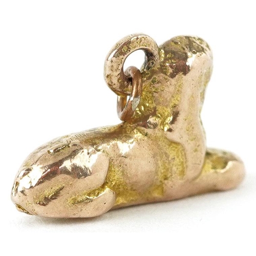 419 - A 9ct gold charm in the form of a sphynx, 1.8cm in length, 4.6g.