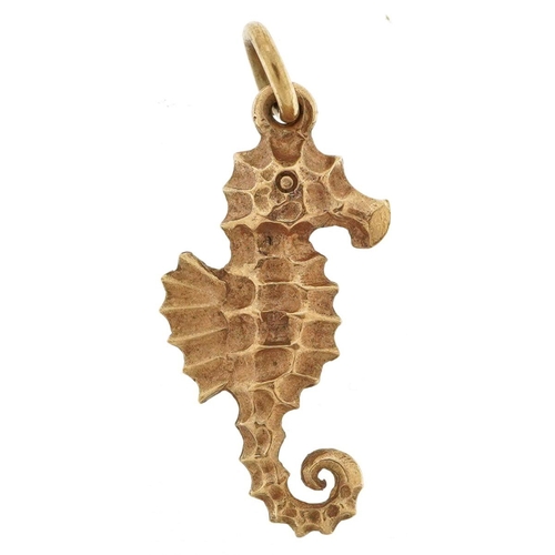 300 - A 9ct gold charm in the form of a seahorse, 2.1cm high, 1.2g.