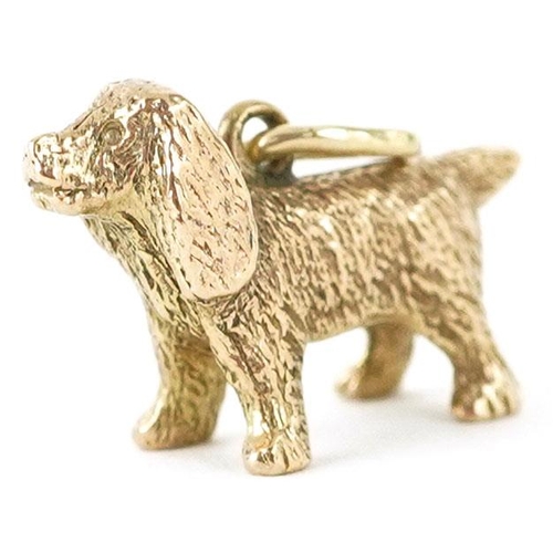 305 - A 9ct gold charm in the form of a Spaniel, 1.7cm in length, 2.8g.