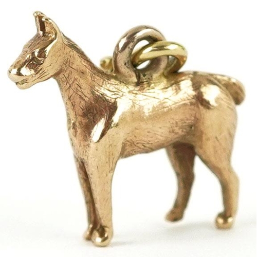 310 - An unmarked gold charm in the form of a horse, 1.4cm high, 1.7g.