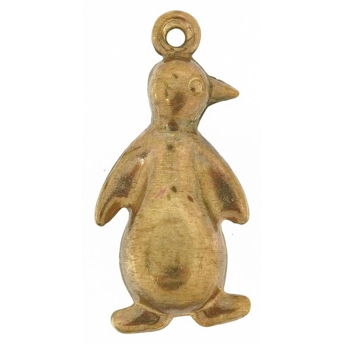 314 - An unmarked gold charm in the form of a penguin, (tests as 9ct gold), 2.2cm high, 1.2g.