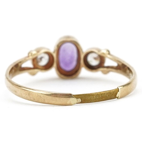 187 - A 9ct gold amethyst and clear stone ring, size R, 1.6g.