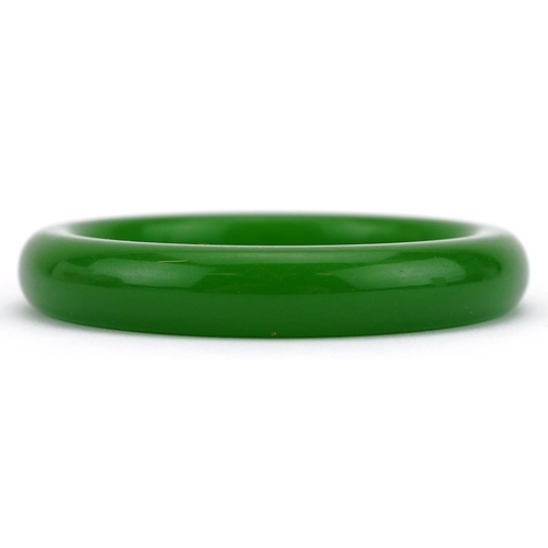 322 - A Chinese style green stone bangle, 8cm in diameter, 60.2g.