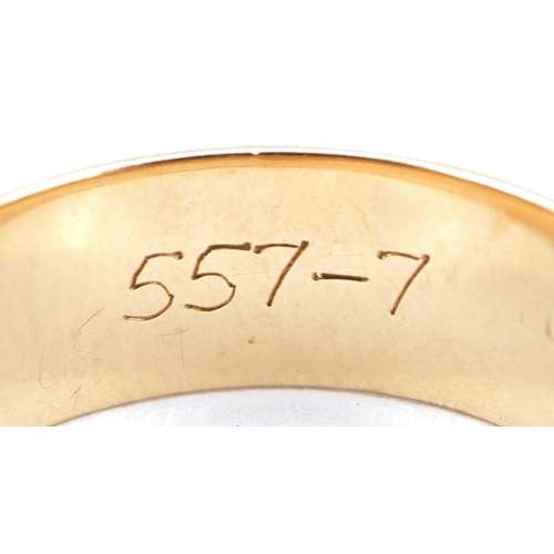 336 - A 9ct gold engine turned wedding band, size O, 3.7g.