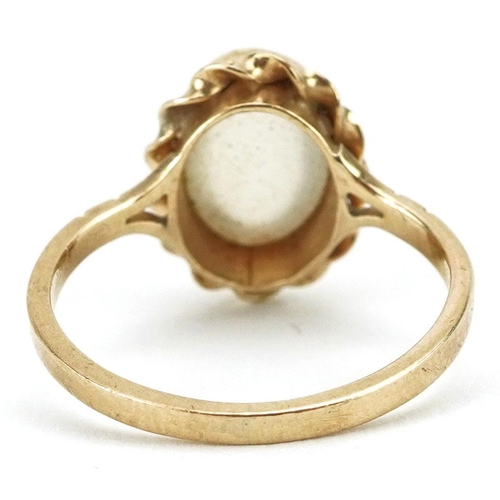 123 - A 9ct gold cabochon moonstone ring, size K, 2.2g.