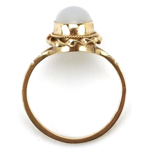 123 - A 9ct gold cabochon moonstone ring, size K, 2.2g.