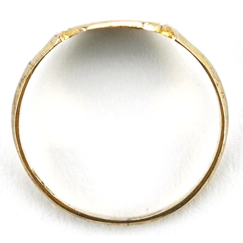 571 - A child's 9ct gold signet ring, size B/C, 0.5g.