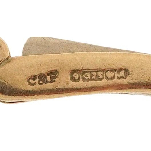 589 - A 9ct gold charm in the form cut throat razor, 2cm in length, 0.8g.