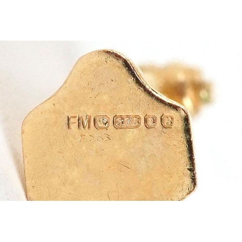 323 - A 9ct gold charm in the form a harp, 2cm high, 2.4g.