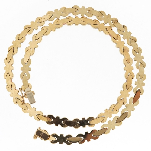  A Modernist 9ct three tone gold necklace, 40cm in length, 22.0g.