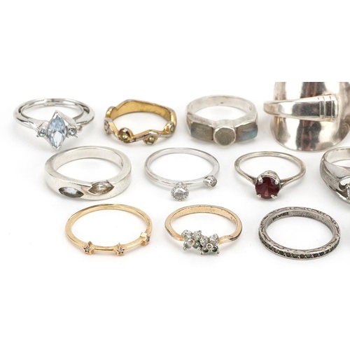 610 - Twenty silver and white metal rings, some set with semi precious stones, various sizes, total weight... 