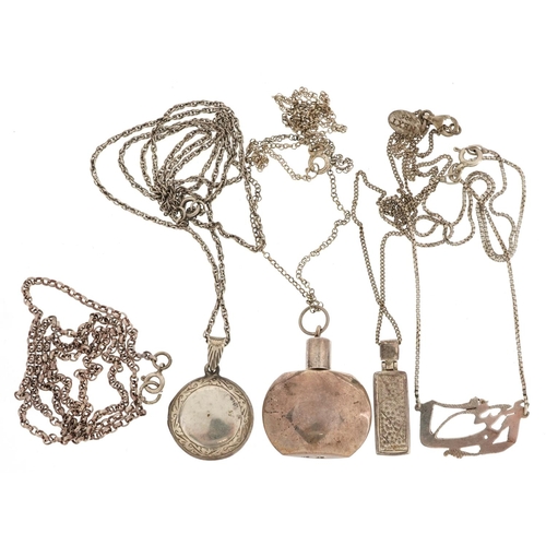 580 - Five silver necklaces, four with pendants, including miniature scent bottle and a locket, total 32.0... 