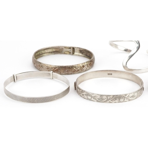 621 - Eight vintage and later silver bangles and bracelets including christening bracelets, total 98.8g.