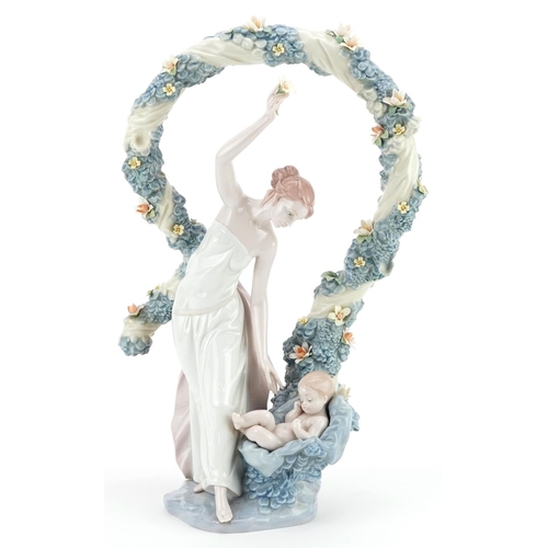  A large Lladro figure group of a mother and baby - Rebirth, numbered 6571, with box.