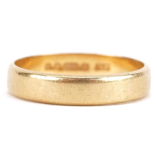 286 - An 18ct gold wedding band, size M, 2.8g.