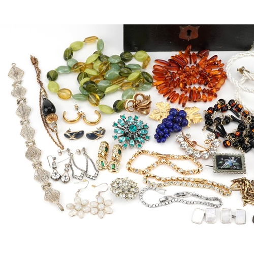 630 - Antique and later jewellery, some silver, including jewelled and enamelled brooches, vintage clip on... 