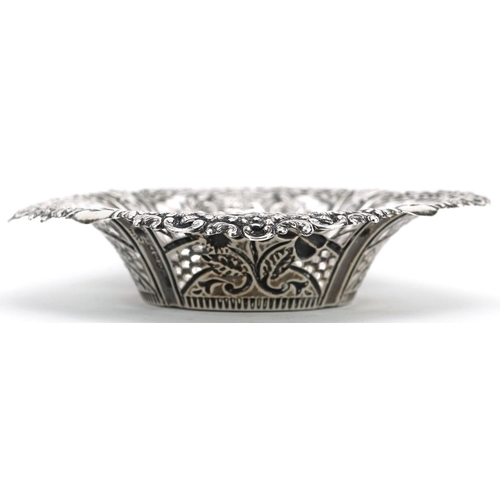 657 - Crisford & Norris Ltd, a Victorian silver Diamond Jubilee silver bonbon dish, Birmingham 1896, 12cm ... 