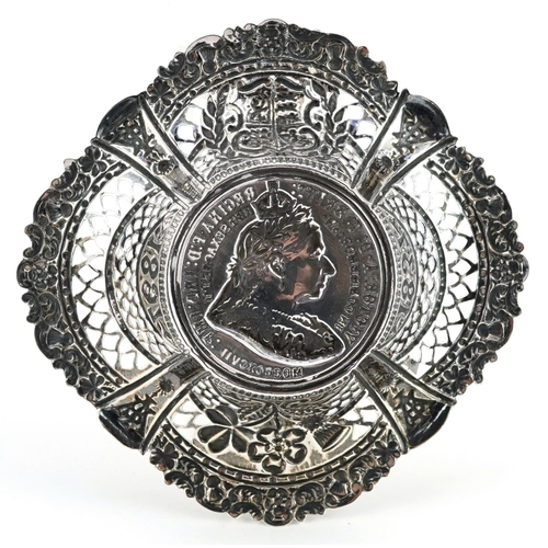 657 - Crisford & Norris Ltd, a Victorian silver Diamond Jubilee silver bonbon dish, Birmingham 1896, 12cm ... 