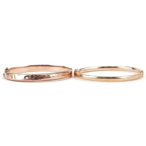 227 - Two 9ct gold hinged bangles, total 15.0g.