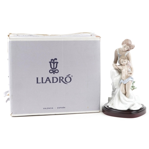  A large Lladro figure group of a mother and child - Where Love Begins, numbered 7649, 36cm high, wit... 