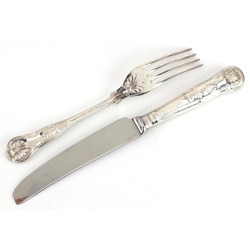 713 - A teak six place canteen of Viners Sheffield silver plated cutlery, the canteen 39cm wide.