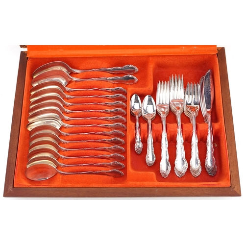 708 - A six place canteen of Oneido silver plated cutlery, the canteen 40cm wide.