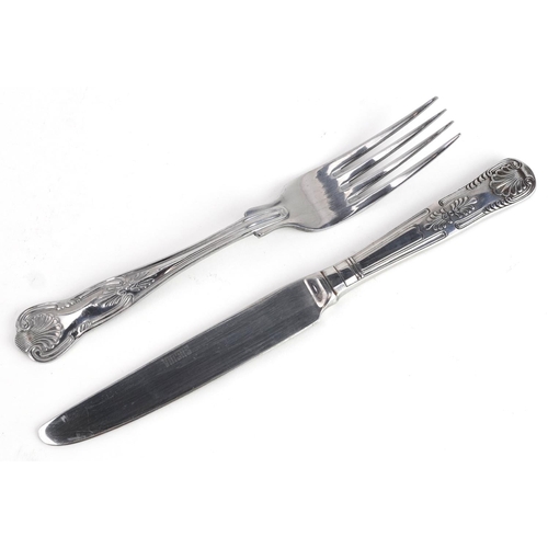 712 - A canteen of Viners silver plated and stainless steel cutlery, the canteen 38cm wide.