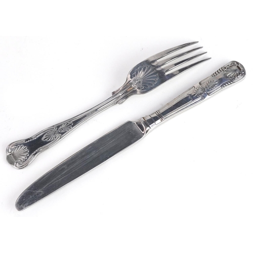 712 - A canteen of Viners silver plated and stainless steel cutlery, the canteen 38cm wide.