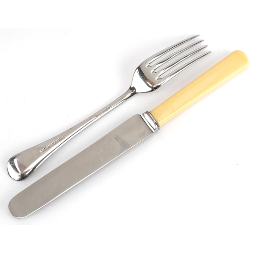 711 - An oak six place canteen of Dixon stainless steel cutlery