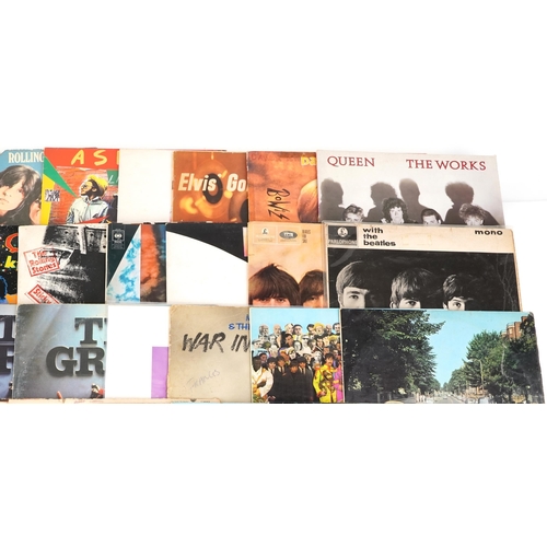 470 - A collection of Vinyl LP records including The Beatles Sgt. Pepper's Lonely Hearts Club Band, White ... 