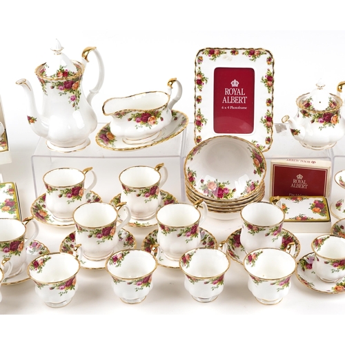 450 - A Royal Albert Old Country Roses dinner and tea service including a coffee pot and a cake stand.