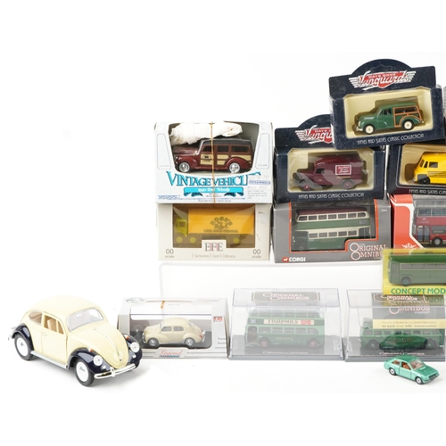 566 - A collection of diecast collector's vehicles with boxes including Maisto, Corgi Original Omnibus, Da... 