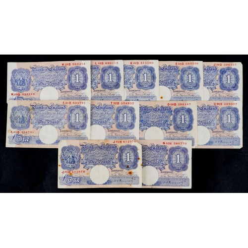 1509 - Eleven Bank of England 1940s Peppiatt one pound notes.