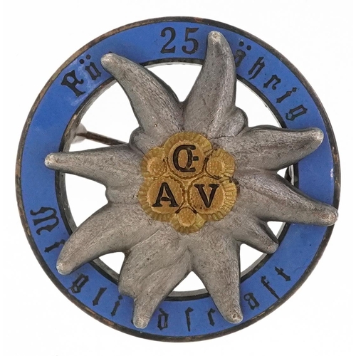 767 - A German military World War I 25 Year Service badge, 3cm in diameter.