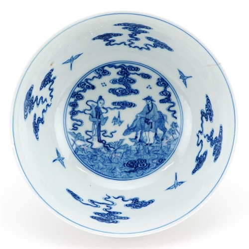 47 - A Chinese porcelain footed bowl, the interior hand painted in blue and white with figures, the exter... 