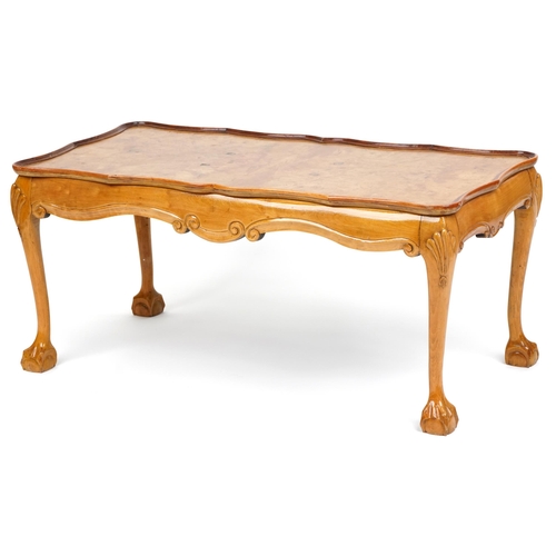 1075 - A late 20th century Queen Anne style walnut coffee table raised on carved cabriole legs, 46cm H x 10... 