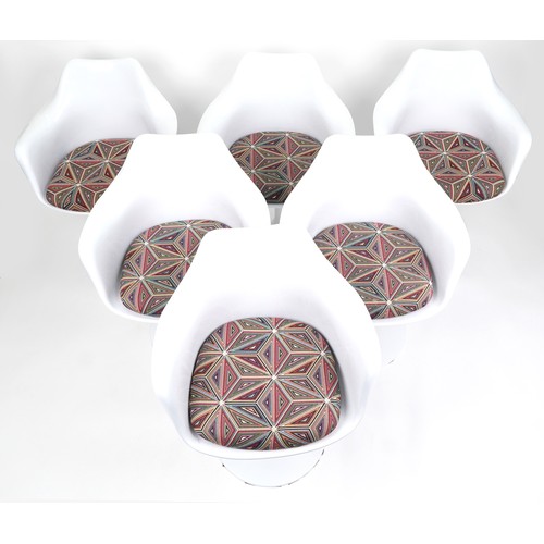  A set of six late 20th century fibreglass Tulip chairs after a design by Eero Saarinen, by Sdawy, la... 