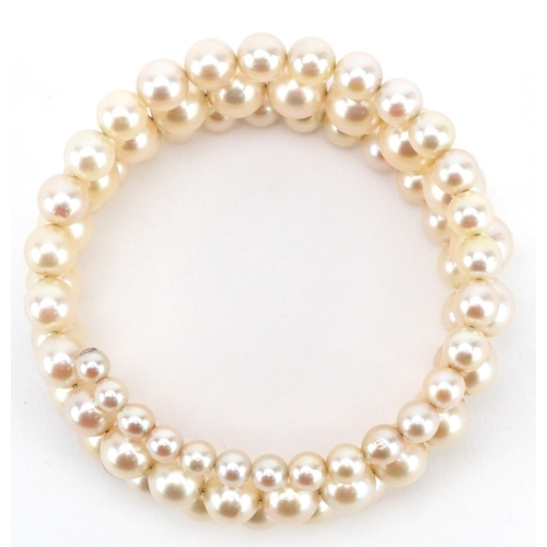 597 - A three row graduated cultured pearl bracelet, the largest pearl 8.2mm in diameter, total 30.4g.