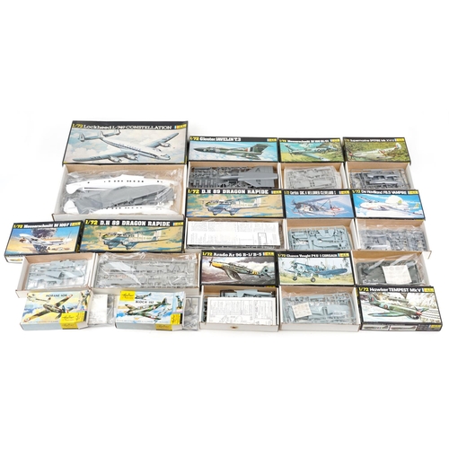 572 - A collection of 1:72 scale Heller model collector's kits including DH 89 Dragon Rapide, Lockheed L-7... 