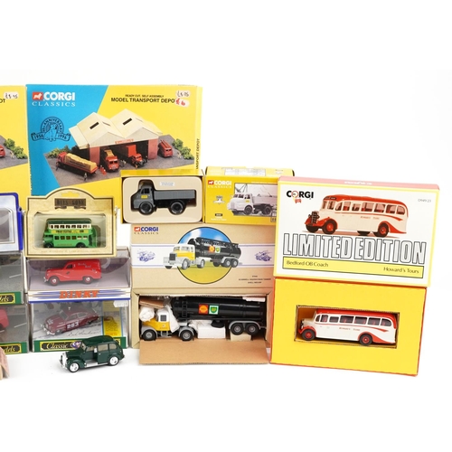 571 - A collection of collector's diecast vehicles with boxes including Dinky, Corgi, Oxford Diecast and V... 