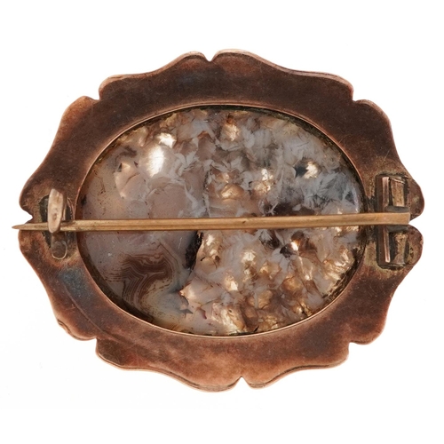 176 - An antique unmarked gold agate brooch, 3.5cm wide, 8.5g.