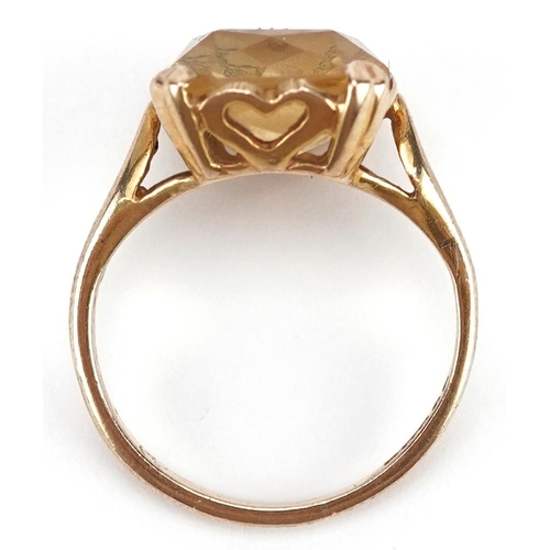 338 - A 9ct gold citrine ring, size H, 3.0g.