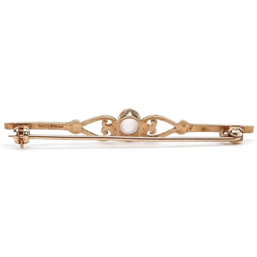 178 - A 9ct gold cabochon moonstone bar brooch, 5.5cm wide, 2.6g.